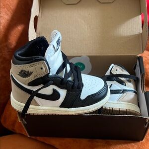 Jordan 1s Retro High OG Toddler 6C